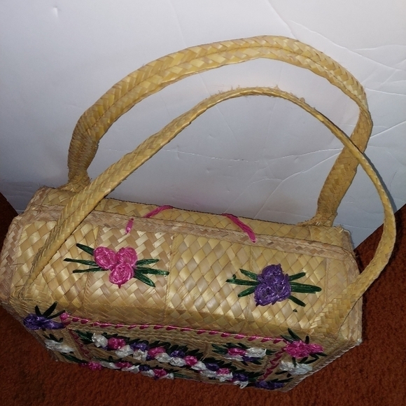 Vintage* Large Straw Floral Tote - Picture 3 of 15